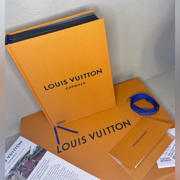 New Louis Vuitton book CATWALK coffee table collectible book - Picture 5 of 17